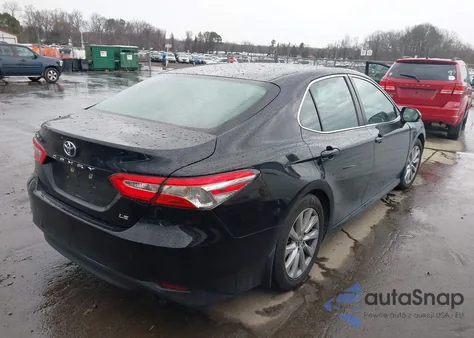 2018 Toyota Camry Le z USA, uszkodzony, nr VIN 4T1B11HKXJU646587